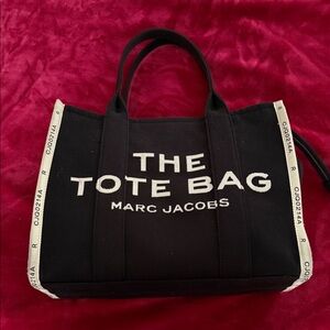 EXCELLENT CONDITION! Marc Jacobs Large Black and White Jacquard Tote Bag.